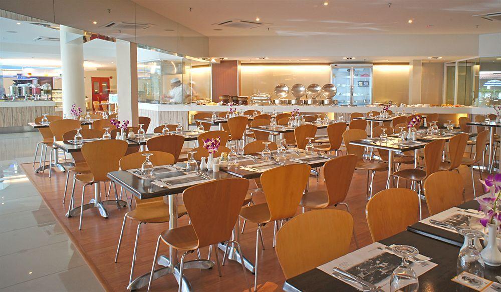 Grand Dormani Rajah Court Hotel Kuching Extérieur photo